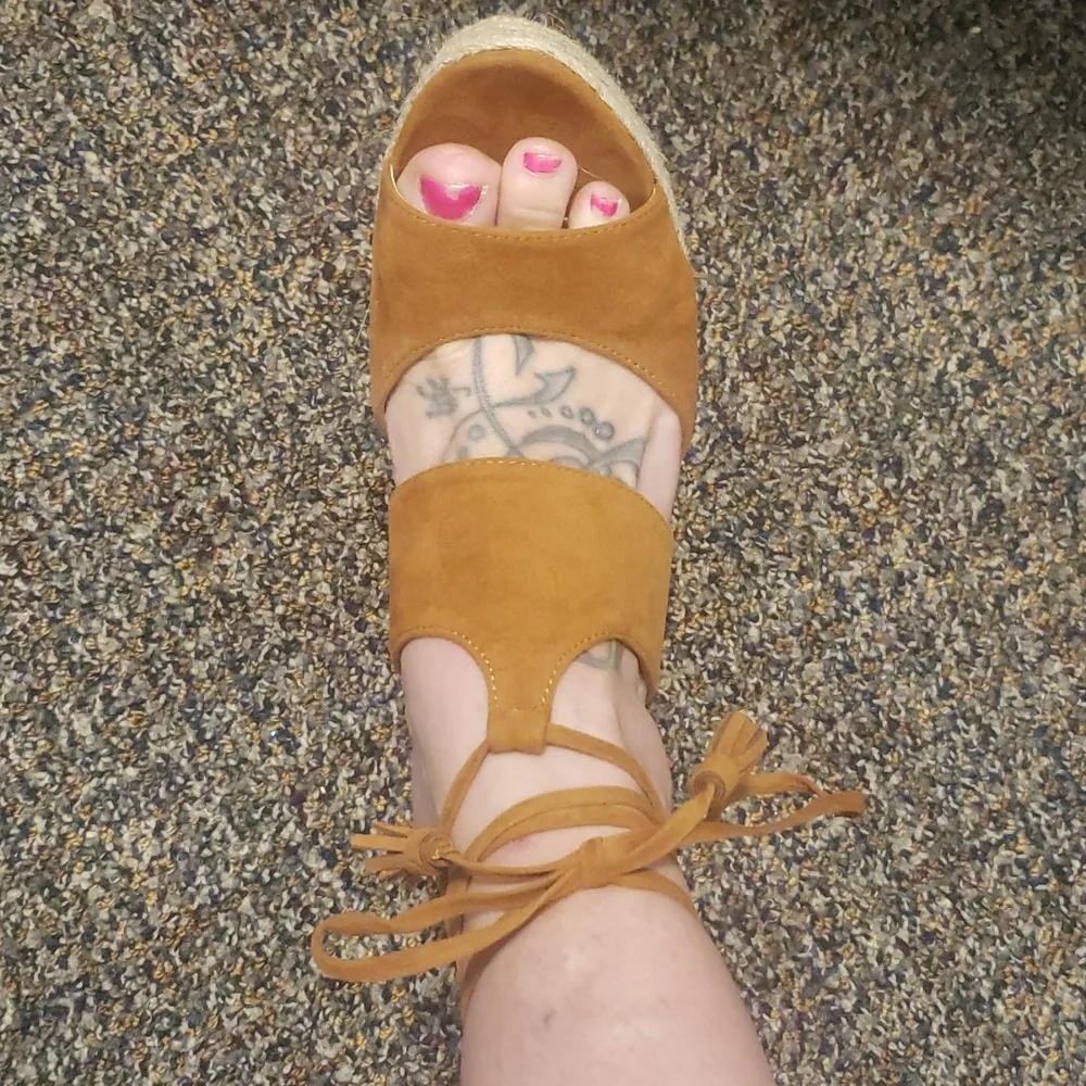 Shoedazzle Platform Heels - Picture 4 of 5